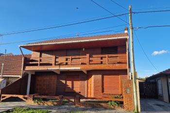 Casa en venta 5 ambientes a METROS DEL MAR - Santa Clara del Mar.