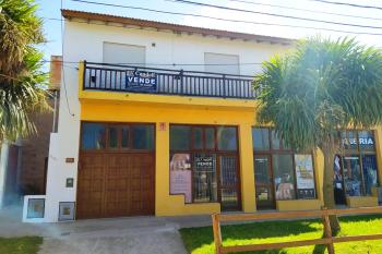 Casa en venta 3 ambientes + 2 locales Av Acapulco Santa Clara