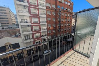 En venta. Departamento de dos ambientes con dependencia de servicio - Mar del Plata